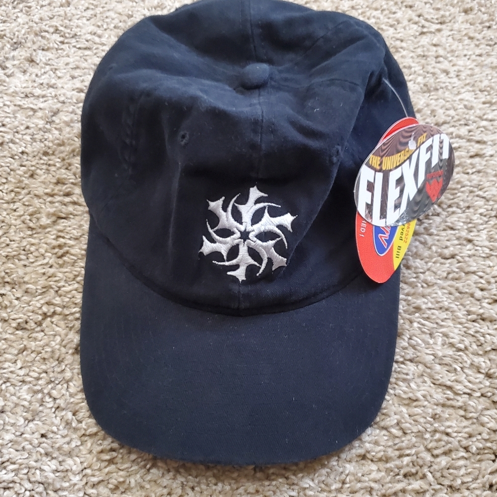 Zero Flex Fit Black‎ White Perma Curv Hat Mens Hat Casual NWT Rock Punk Grunge